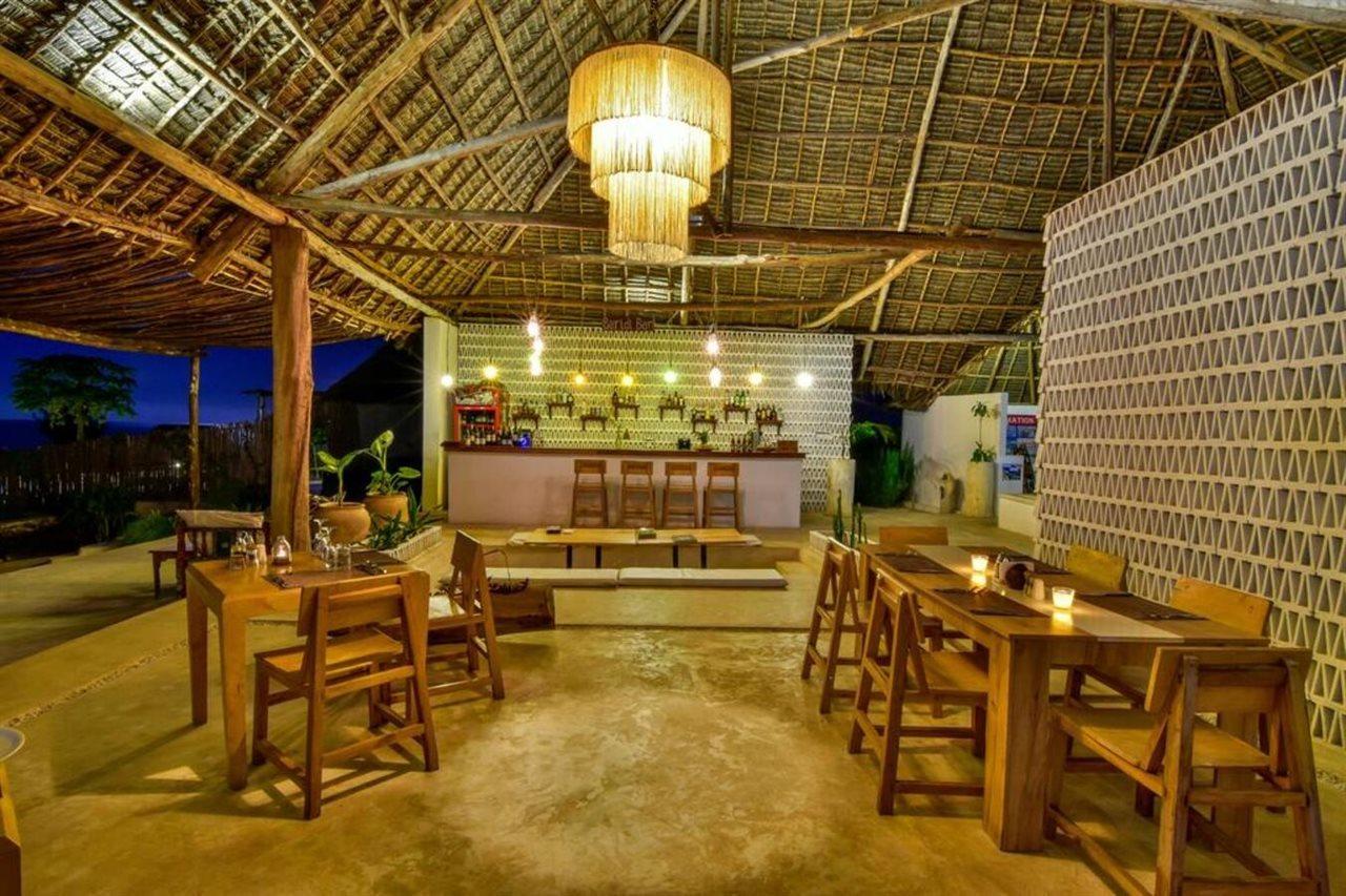 Zanbluu Beach Hotel Кивенгва Экстерьер фото