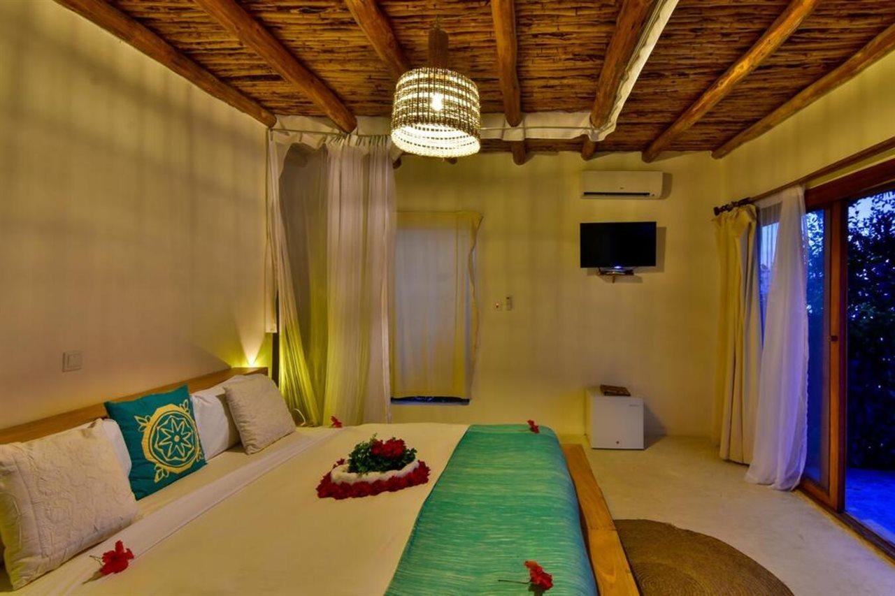 Zanbluu Beach Hotel Кивенгва Экстерьер фото