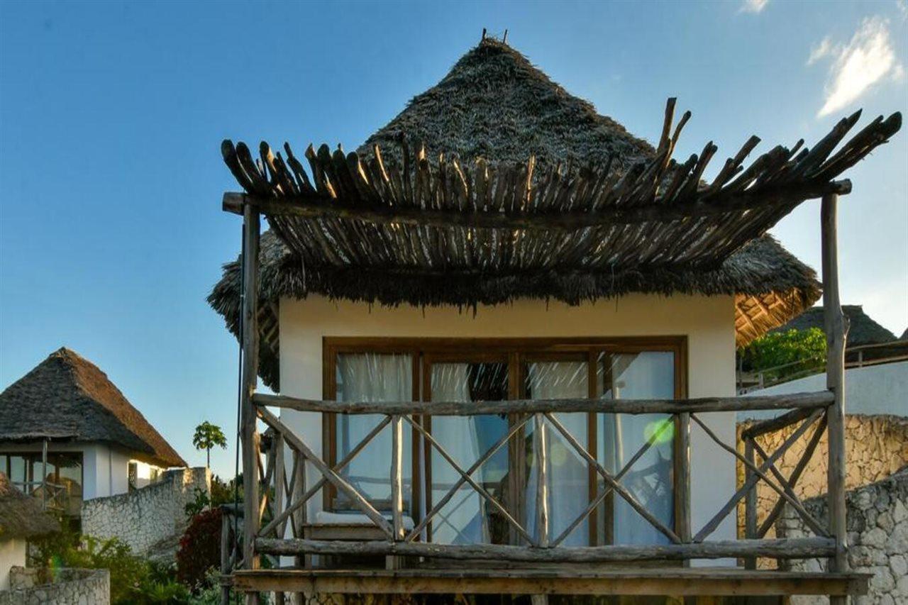 Zanbluu Beach Hotel Кивенгва Экстерьер фото