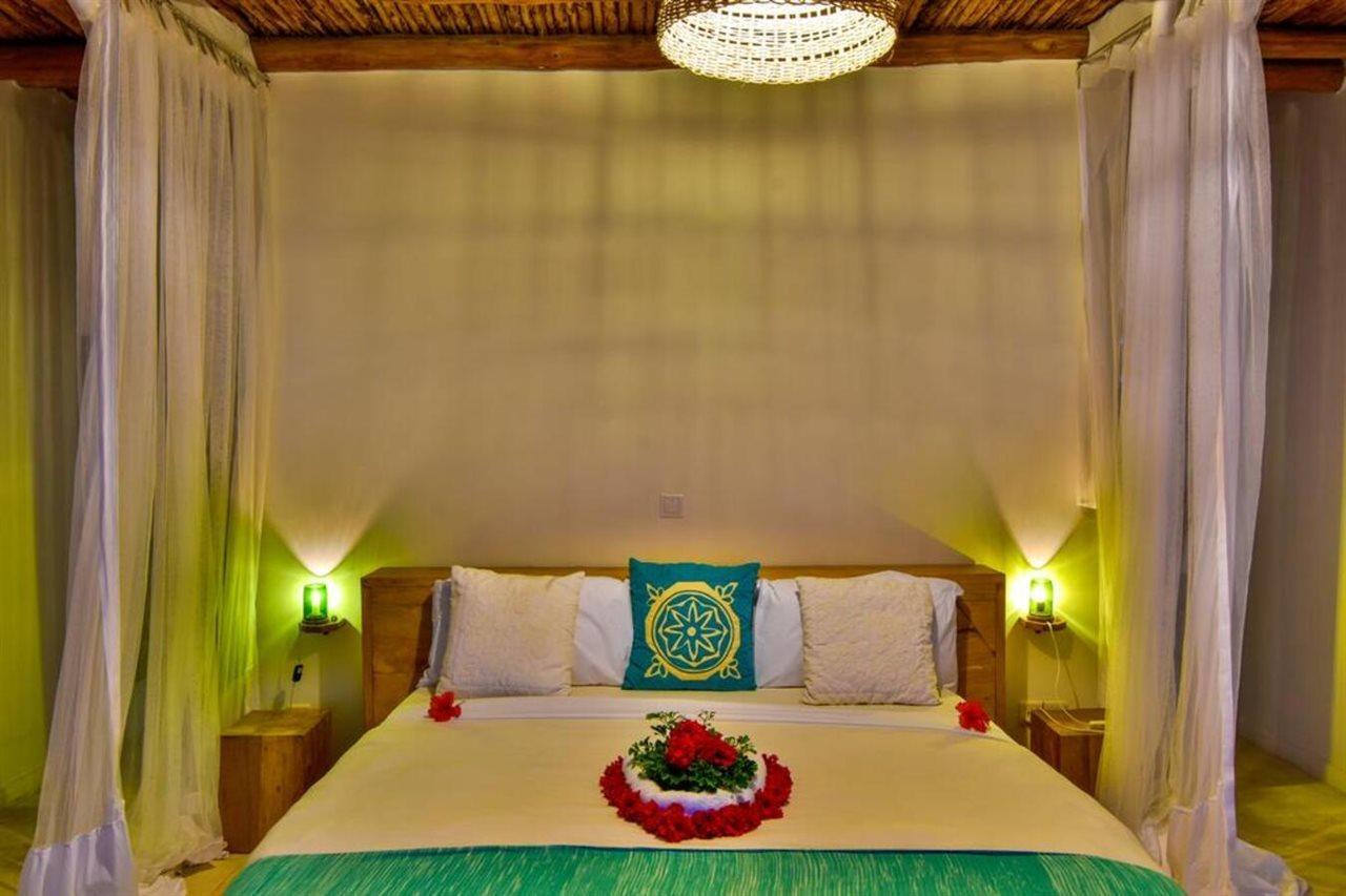 Zanbluu Beach Hotel Кивенгва Экстерьер фото