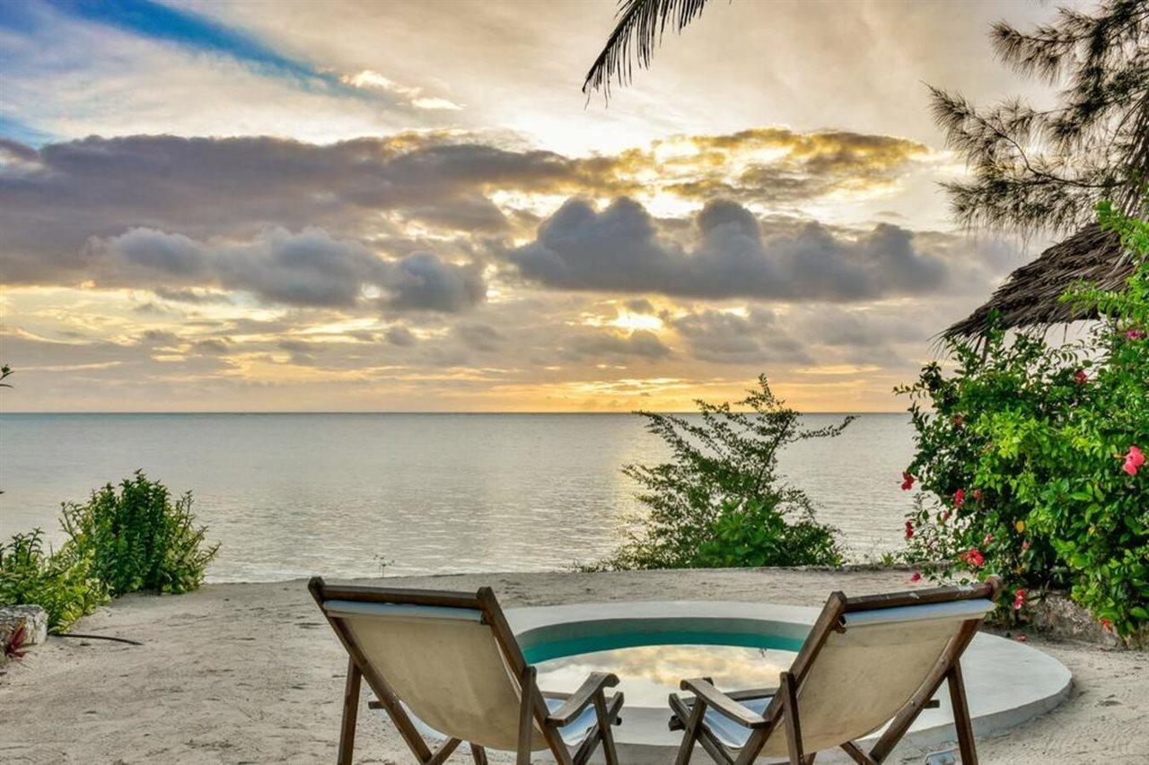 Zanbluu Beach Hotel Кивенгва Экстерьер фото