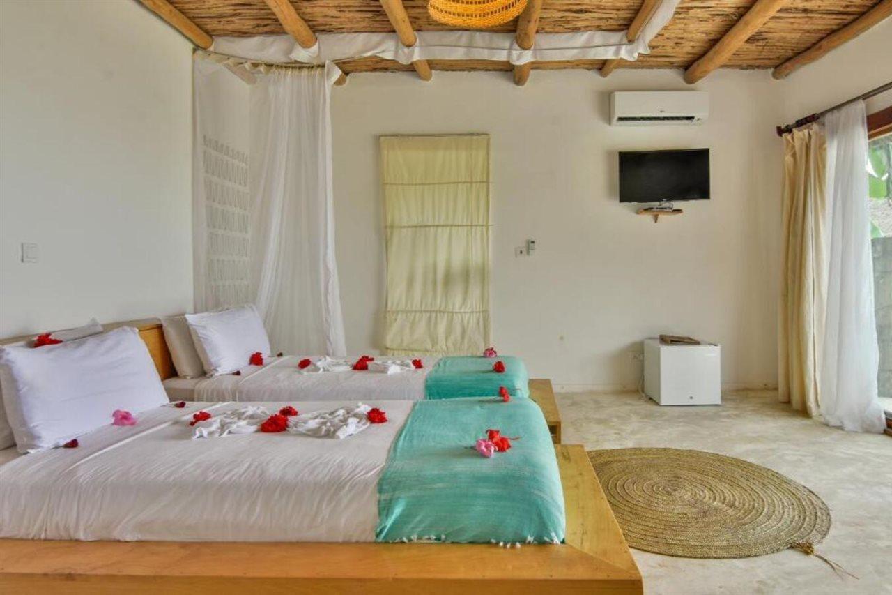 Zanbluu Beach Hotel Кивенгва Экстерьер фото