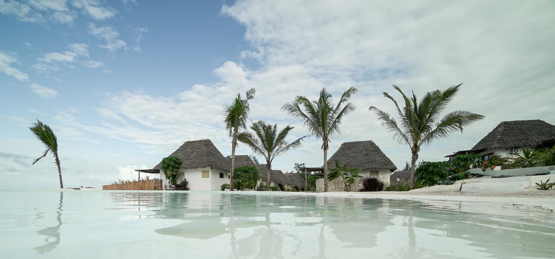 Zanbluu Beach Hotel Кивенгва Экстерьер фото