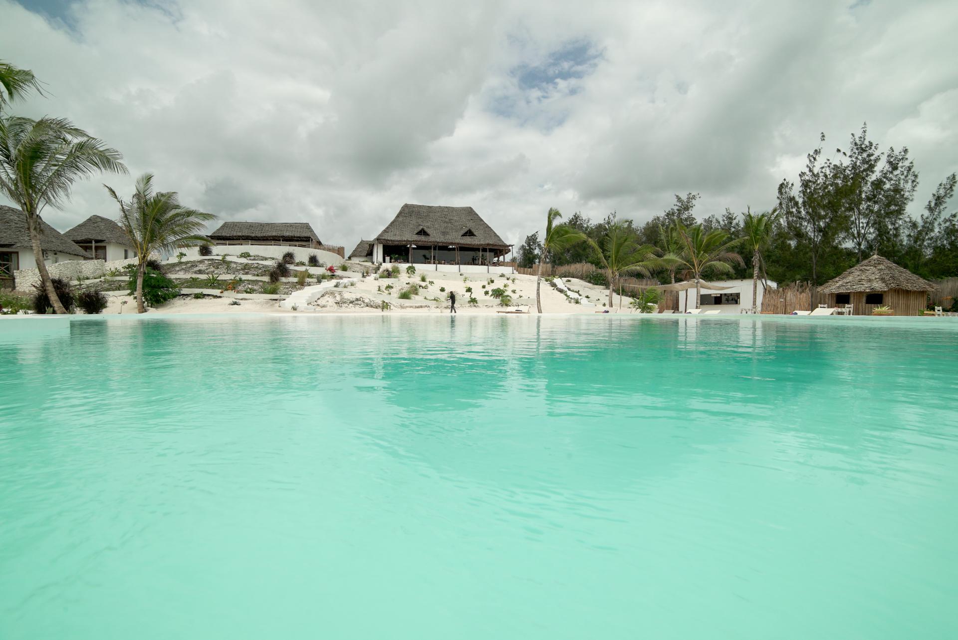 Zanbluu Beach Hotel Кивенгва Экстерьер фото