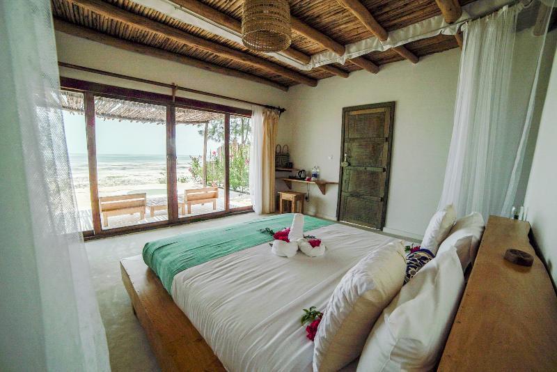 Zanbluu Beach Hotel Кивенгва Экстерьер фото