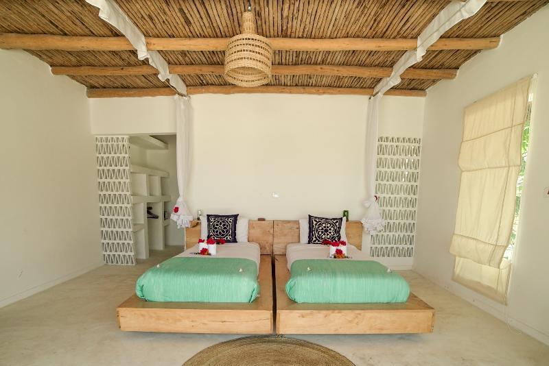 Zanbluu Beach Hotel Кивенгва Экстерьер фото