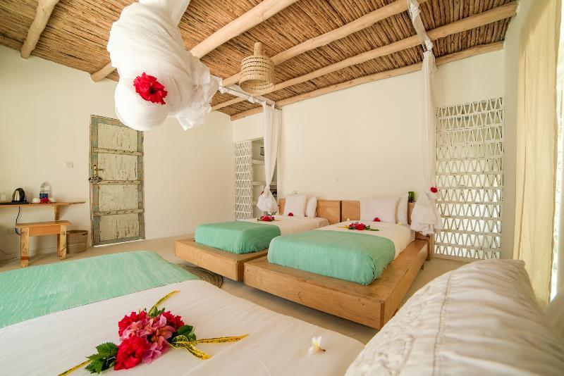 Zanbluu Beach Hotel Кивенгва Экстерьер фото