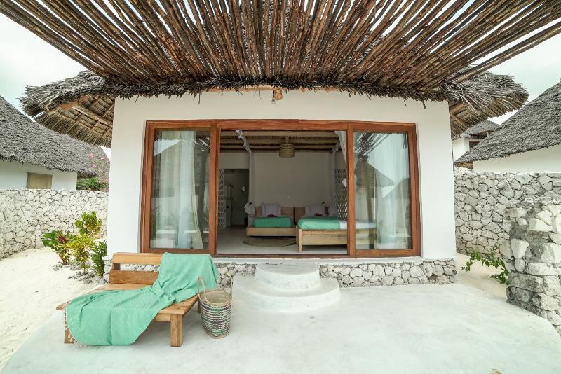 Zanbluu Beach Hotel Кивенгва Экстерьер фото
